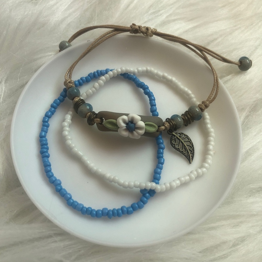 Gorgeous blue/white floral adjustable bracelet +2 seed bead bracelets